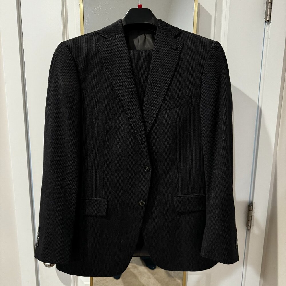 Hart Schaffner Marx Suit - Men's 2 Piece Suit